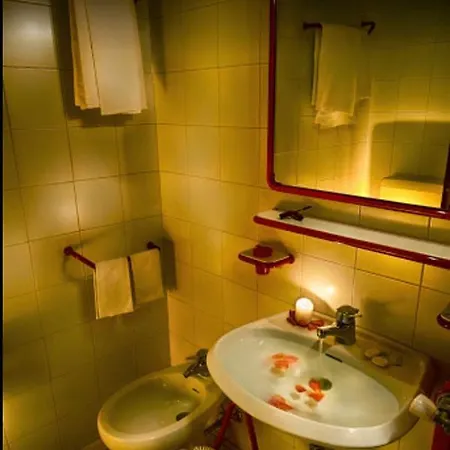 Veneriaz Hotel Nus